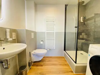 Ein Badezimmer in der Unterkunft Amaroo - Serviced Apartments 