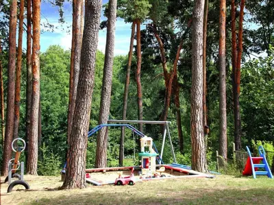 Ein Kinderspielbereich in der Unterkunft Feriendorf am Weinberg, Dobbrikow