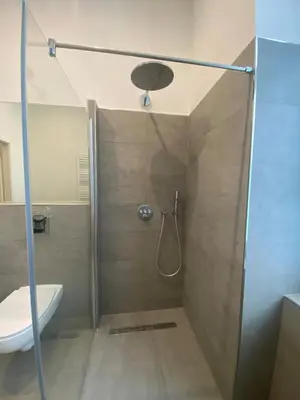 Ein Badezimmer in der Unterkunft Berlin Base Apartments