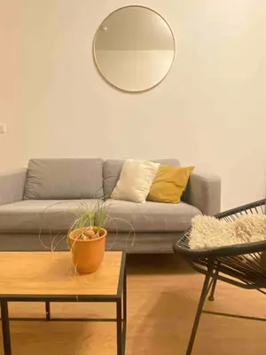 Ein Sitzbereich in der Unterkunft Berlin Base Apartments
