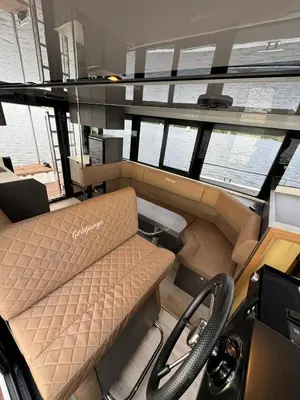 Ein Sitzbereich in der Unterkunft Yacht als Wohnung zu vermieten Hausboot direkt Tempelhofer Hafen