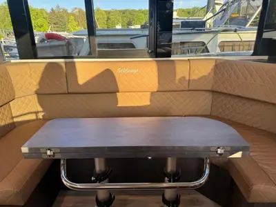 Ein Sitzbereich in der Unterkunft Yacht als Wohnung zu vermieten Hausboot direkt Tempelhofer Hafen