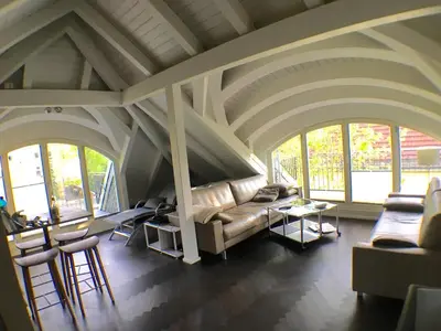 Ein Sitzbereich in der Unterkunft Exklusives DG-Apartment in Berlin Pankow