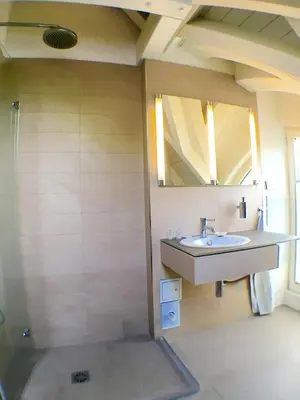 Ein Badezimmer in der Unterkunft Exklusives DG-Apartment in Berlin Pankow