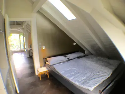 Ein Bett oder Betten in einem Zimmer der Unterkunft Exklusives DG-Apartment in Berlin Pankow