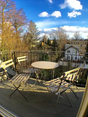 Ein Balkon oder eine Terrasse in der Unterkunft Exklusives DG-Apartment in Berlin Pankow