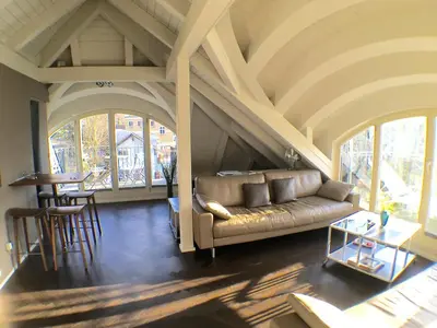 Ein Sitzbereich in der Unterkunft Exklusives DG-Apartment in Berlin Pankow