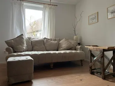 Ein Sitzbereich in der Unterkunft Sauna Suite Schwante mit Klavier