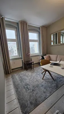 Ein Sitzbereich in der Unterkunft Bright Cozy flat near Mauerpark