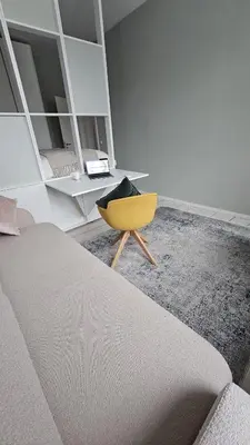 Ein Sitzbereich in der Unterkunft Bright Cozy flat near Mauerpark