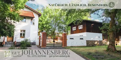 Das Gebäude in dem sich das Ferienhaus befindet