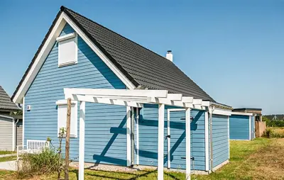 Das Gebäude in dem sich das Ferienhaus befindet