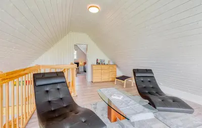 Ein Sitzbereich in der Unterkunft Onkel Toms Hütte