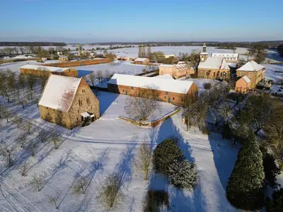 Hofensemble nahe Berlin im Winter