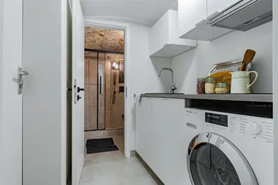 Küche/Küchenzeile in der Unterkunft Ruhiges, elegantes Apartment Mauerpark, Arkonakiez