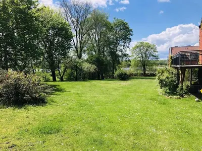 Ein Garten an der Unterkunft Gable house Ruppin Lake