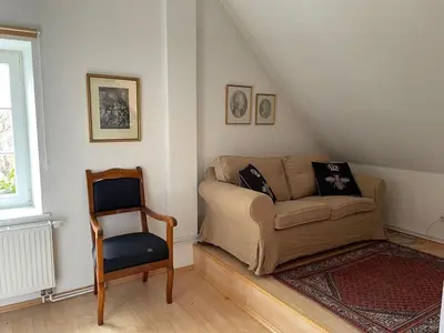 Ein Sitzbereich in der Unterkunft Gable house Ruppin Lake