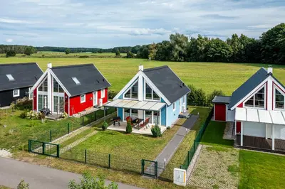 Das Gebäude in dem sich das Ferienhaus befindet