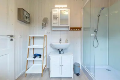 Ein Badezimmer in der Unterkunft Komfortables Ferienhaus mit Feldblick und Hafen