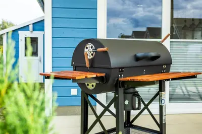 Ein für Gäste verfügbarer Grill im Ferienhaus