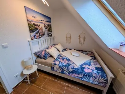 Ein Bett oder Betten in einem Zimmer der Unterkunft Gemütliche 2-Zimmer-Ferienwohnung mit Garten
