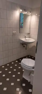 Ein Badezimmer in der Unterkunft tillis ferienwohnung teschendorfersee 17094 burgstargard