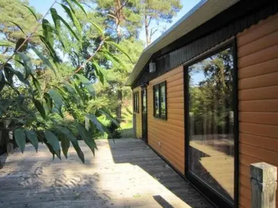 Ein Garten an der Unterkunft Holiday Home Ferienhäuschen am Strandbad Lychen- Bungalow by Interhome