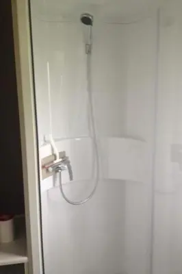 Ein Badezimmer in der Unterkunft Apartment Mobilheim Lagune I in Lychen by Interhome