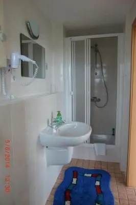 Ein Badezimmer in der Unterkunft Holiday Home am See by Interhome