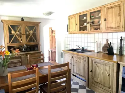 Küche/Küchenzeile in der Unterkunft Holiday Home Kleines Ferienhaus in Rangsdorf mit großem Garten by Interhome