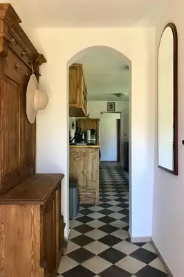 Küche/Küchenzeile in der Unterkunft Holiday Home Kleines Ferienhaus in Rangsdorf mit großem Garten by Interhome