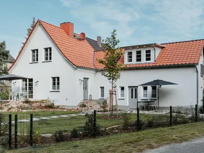 Das Gebäude in dem sich das Ferienhaus befindet