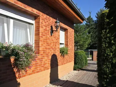 Das Gebäude in dem sich das Ferienhaus befindet