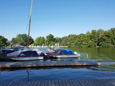 Blick auf einen Fluss in der Nähe des Ferienhauses