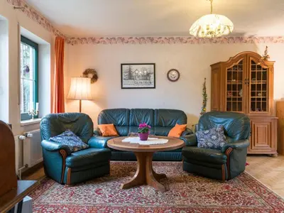 Ein Sitzbereich in der Unterkunft Holiday Home Löwenzahn by Interhome