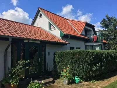 Das Gebäude in dem sich das Ferienhaus befindet