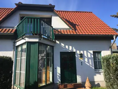 Das Gebäude in dem sich das Ferienhaus befindet