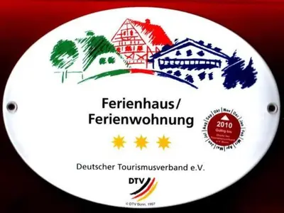 Ein Zertifikat, Auszeichnung, Logo oder anderes Dokument, das in der Unterkunft Apartment Wohnung in Haselberg mit Großem Garten by Interhome ausgestellt ist