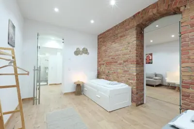 Ein Bett oder Betten in einem Zimmer der Unterkunft DR Apartments Alexanderplatz