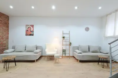 Ein Sitzbereich in der Unterkunft DR Apartments Alexanderplatz