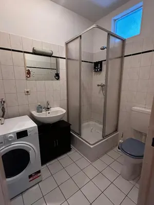 Ein Badezimmer in der Unterkunft 2-Zi-Wohnung und Parkplatz für Geschäftsreisende