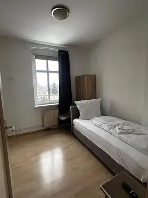 Ein Bett oder Betten in einem Zimmer der Unterkunft 2-Zi-Wohnung und Parkplatz für Geschäftsreisende