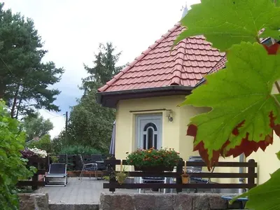 Ein Garten an der Unterkunft Holiday apartment in Parlow with parking