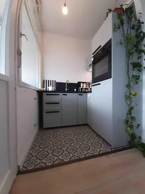 Küche/Küchenzeile in der Unterkunft Cozy, green studio with a balcony in Berlin