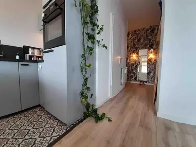 Küche/Küchenzeile in der Unterkunft Cozy, green studio with a balcony in Berlin