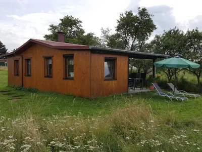 Ein Garten an der Unterkunft Bungalow nahe Lübbesee