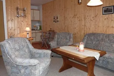 Ein Sitzbereich in der Unterkunft Ferienhaus nahe Stechlinsee