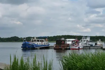 Blick auf einen Fluss in der Nähe des Ferienhauses