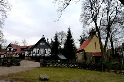 Das Gebäude in dem sich das Ferienhaus befindet