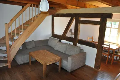 Ein Sitzbereich in der Unterkunft Kutscherwohnung im Arbeiterhaus – urigste Ferienwohnung